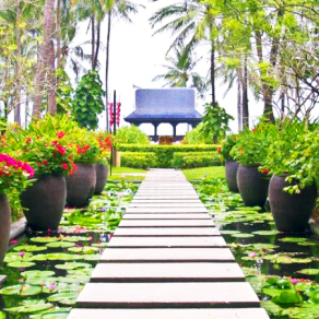 Water features and landscape lighting services in Beverly Hills